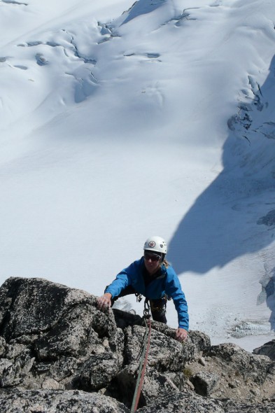 Hana on the final pitch of Surfs Up (5.9), Snowpatch Spire.