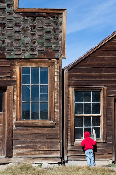 Tourists and house