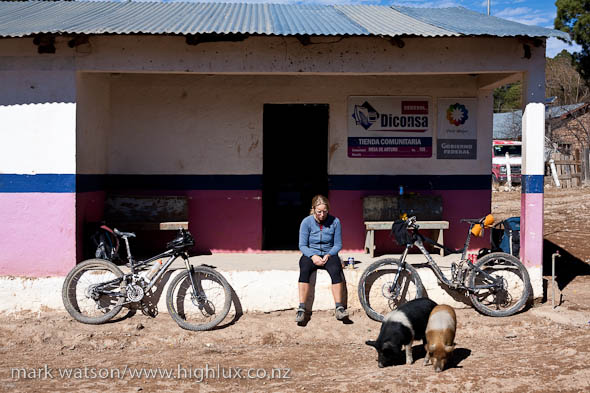 Shop in Mesa De Arturo.