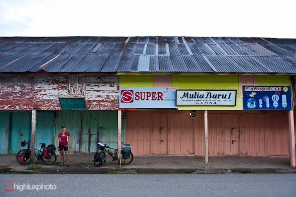South Down Sumatra&#8217;s Coast: Banda Aceh &#8211; Meulaboh, Highlux Photography