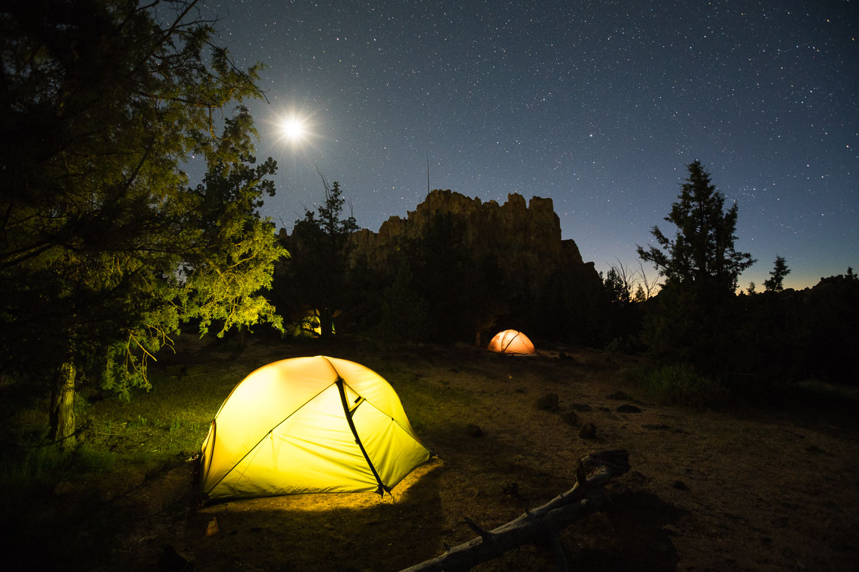 Under the Stars … Smith Rock has an ideal camping situation for the travelling climber: $5/night gets you a parking lot, picnic tables, hot showers, a scenic tent site among the junipers and park access – with the crag in walking distance. A fine minute drive into Terrebonne provides the excellent Redpoint climber's store, cafe and bar (with an amazing range of beer), supermarket, gas stations and dining options.