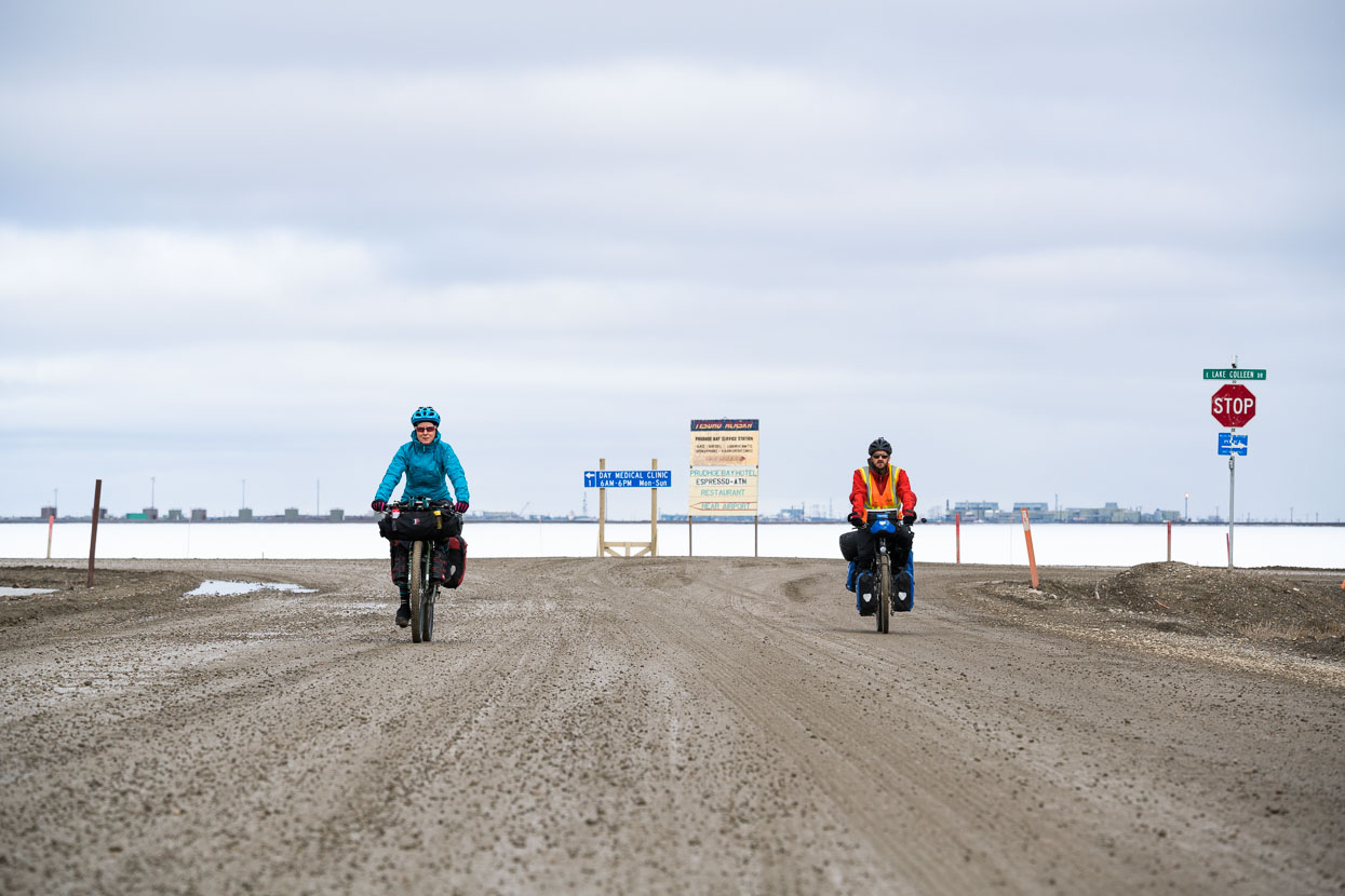 The following day we hit the road, teaming up with Dutch cyclist Rik Smit who had attempted to ride out of Prudhoe during a storm the previous day and turned back. This morning it was around -2 deg and sunny with little wind – a good start on the Dalton Highway.