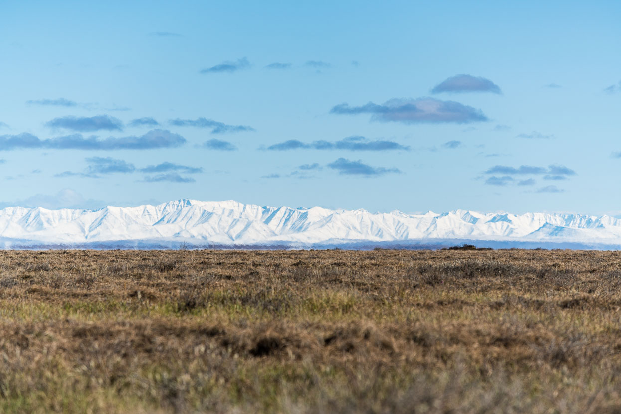 We follow the edge of the frozen Sag River for the first 80-odd kilometres with little to see on the horizon, but later the Brooks Range begins to take shape.