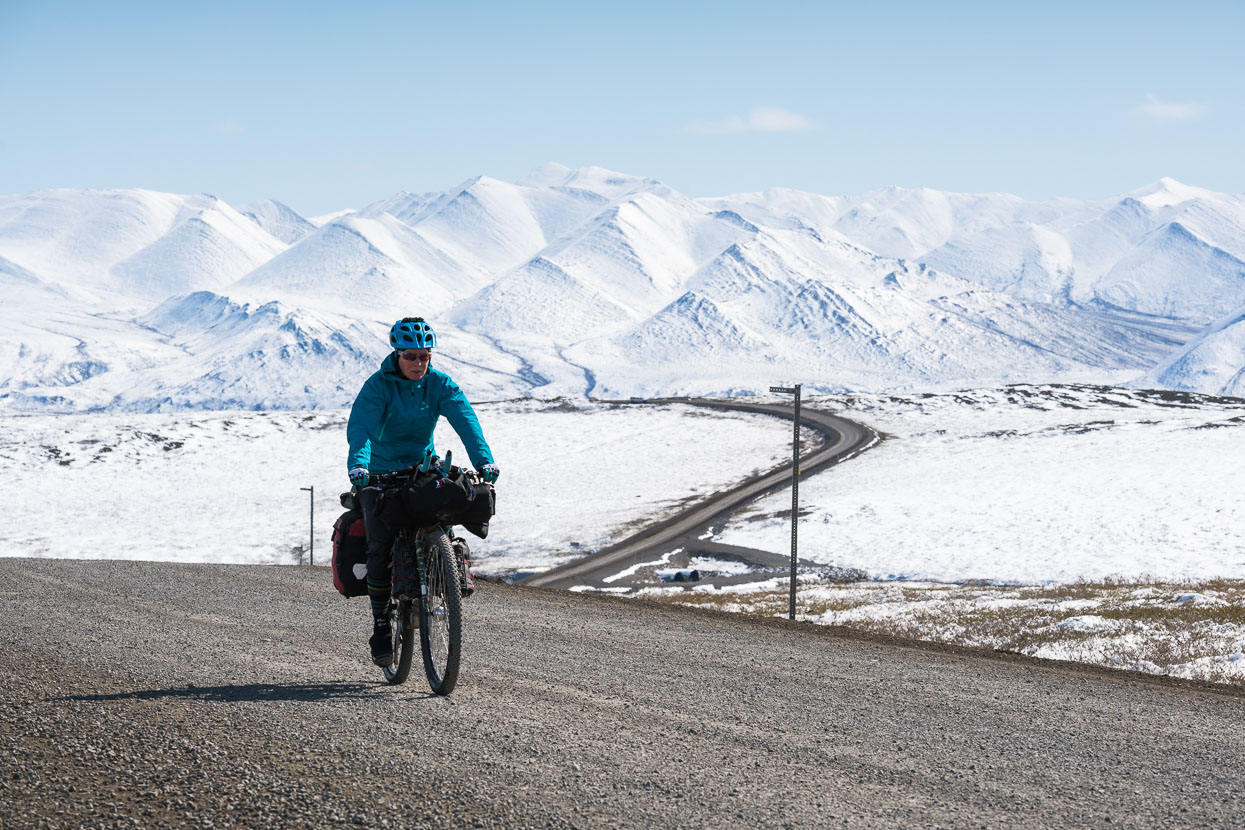 It was good to be back on the road again, despite a dodgy tendon and we had very cold, clear conditions setting out, with virtually no wind. Sometime in the morning a 4WD pulled over and the occupants hollered to us that there was another storm coming that night with 5-8 inches of snow forecast.