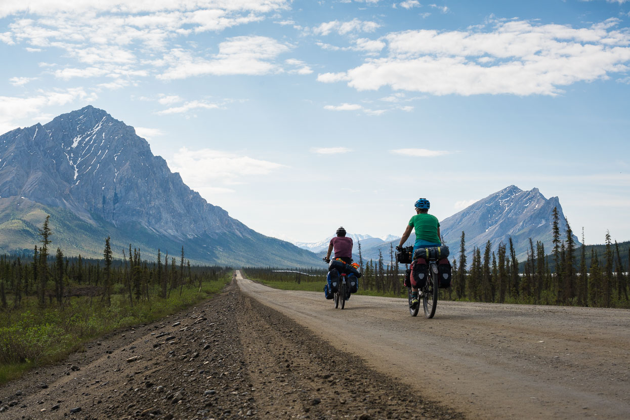 Heading down valley towards Sukakapak Mountain and Wiseman.