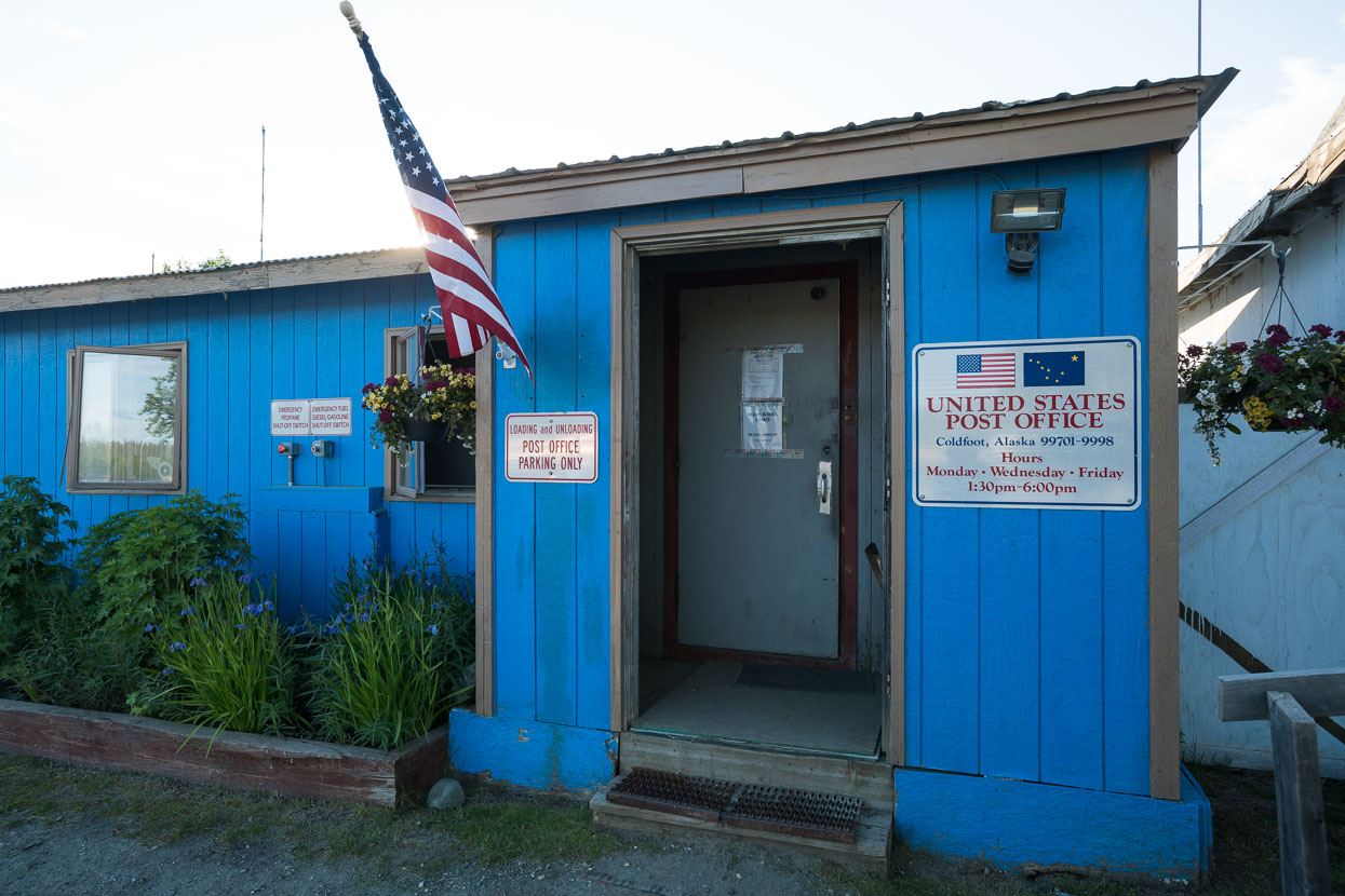 We were happy to pick up our food parcel too. Without this facility, we'd have been carrying 11 days food from Deadhorse instead of the 5 we started off with.