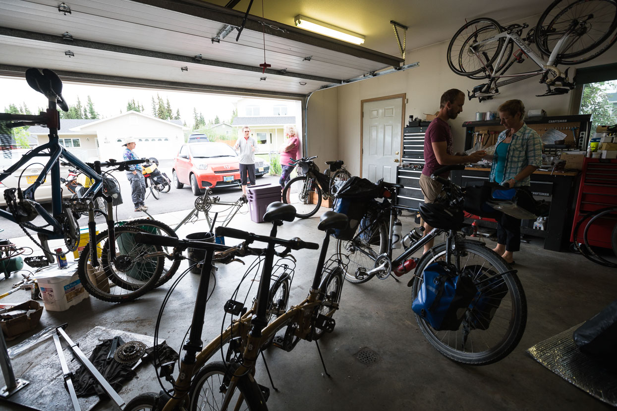 After three days of hot temps we make it to Fairbanks and stay with generous Warmshowers hosts Marilyn and Simon who keep us very well fed and help us with maintenance and a trip into town for parts and shopping. Simon is a local legend and very experienced bike pioneer and mechanic and is great for discussions of all things technical concerning bikes. The garage starts to overflow with bikes when Jenny and Curtis (another pair of cycle tourists from Texas) arrive via truck with a broken derailleur. It's a full house that night! We stayed three nights catching up on some work and to let my tendon settle, parting ways with Rik who has been excellent company for the first 850km of our ride.