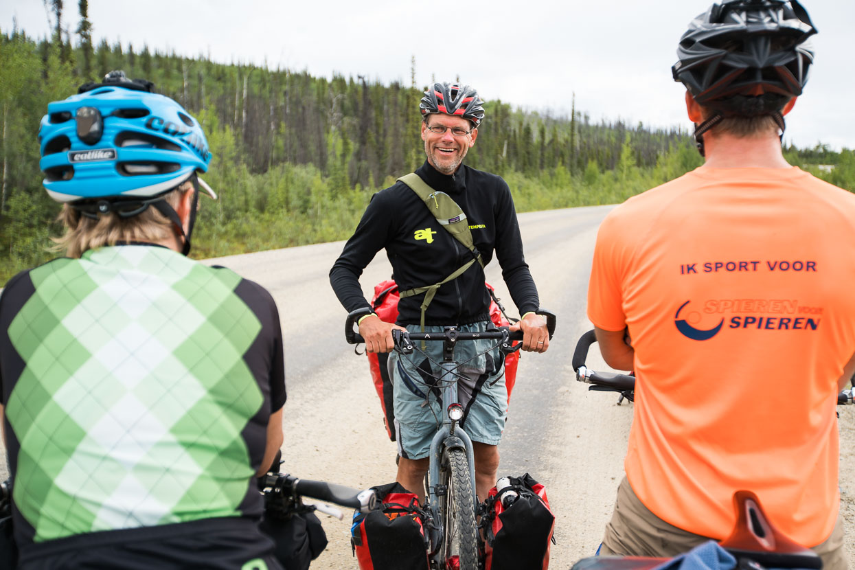 On remote roads such as this we always stop to talk to passing cyclists and share information about what's coming up. This time with Dutch rider Dennis, on his way to Tok.