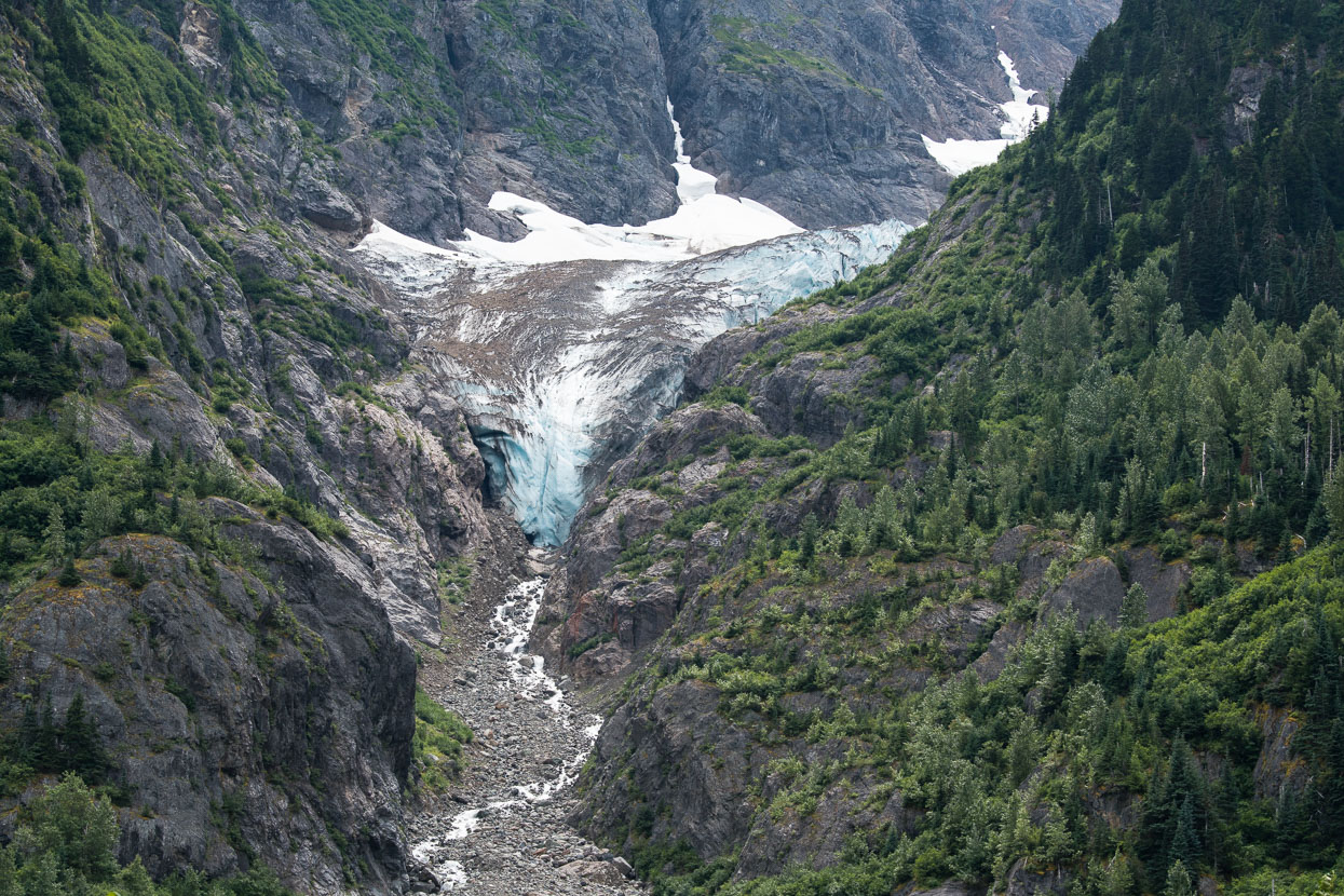 The snouts of glaciers – fed by out-of-sight neves – come close to the highway.