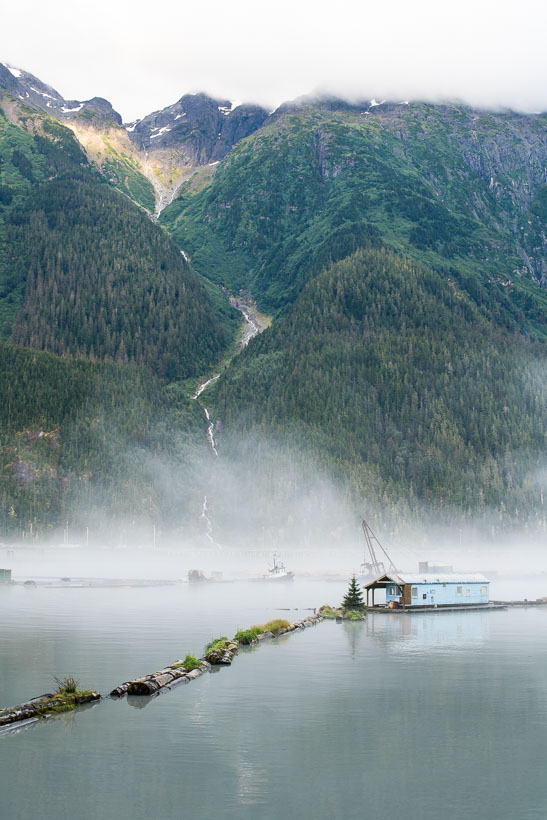 The deep fiord and steep mountainsides remind us of Fiordland back home in NZ. The ride in and general location has many parallells with New Zealand's Milford Highway.