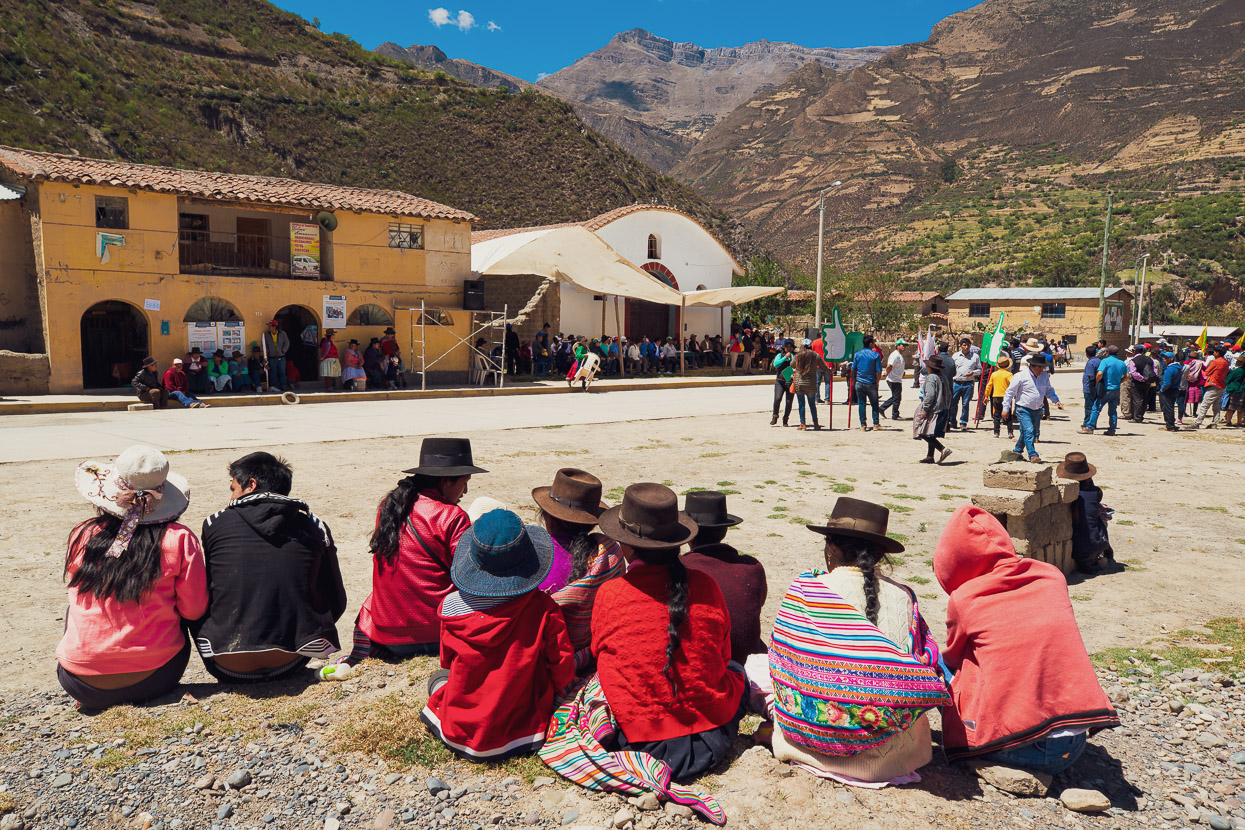 Perú Divide: Huancavelica – Totos, Highlux Photography