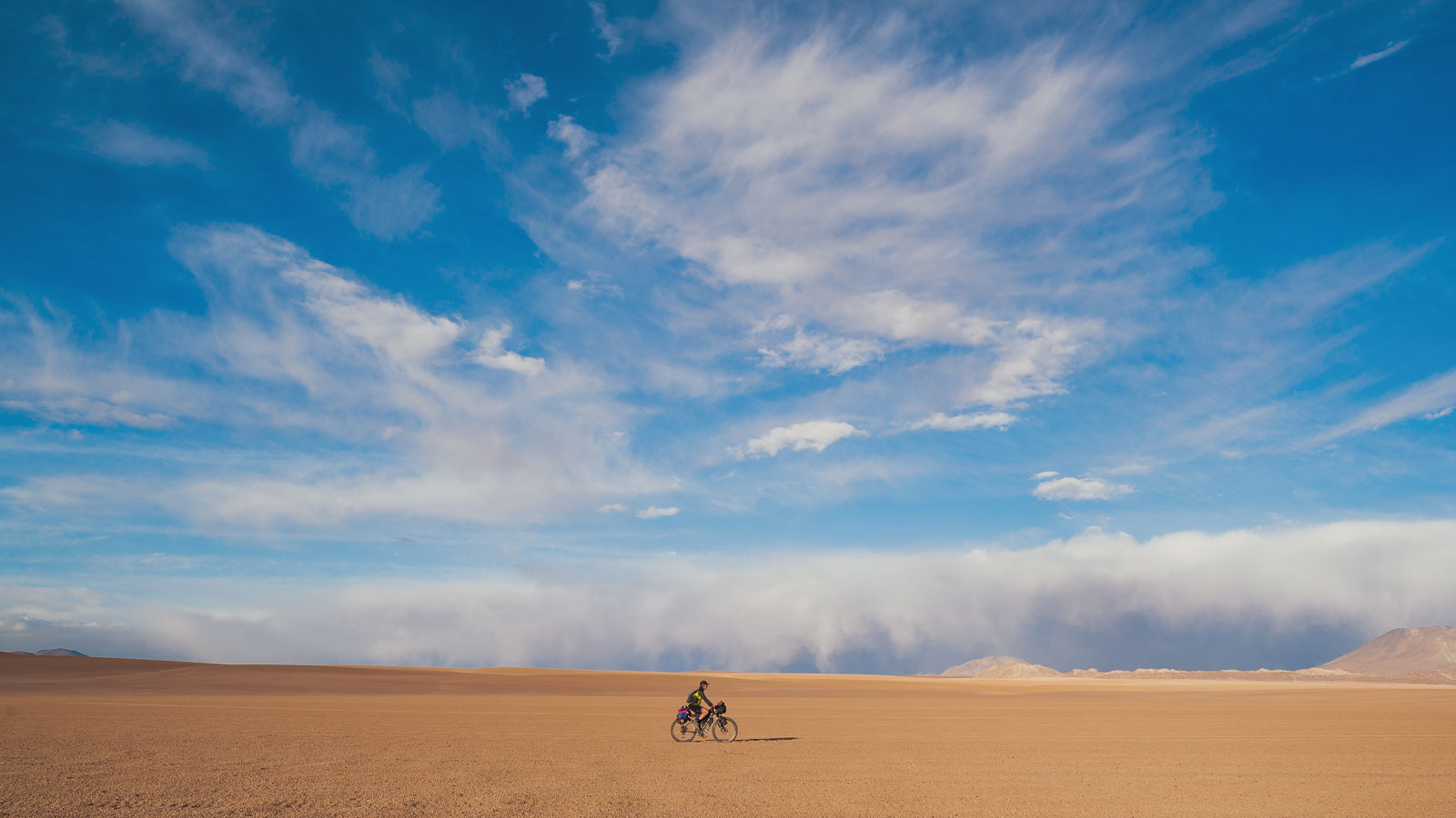 Bolivia/Chile: Uyuni – San Pedro de Atacama via Lagunas Route & Volcan Uturuncu