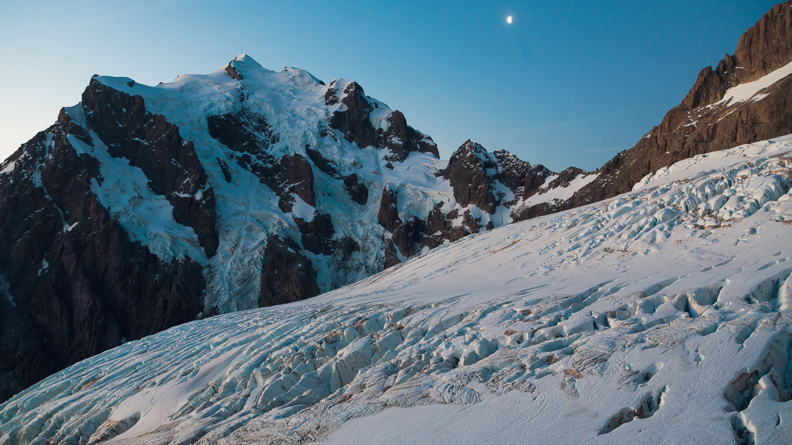 Darran Mountains, Fiordland: A Traverse from the Lower Hollyford Valley to the Cleddau Valley via Turners Eyrie